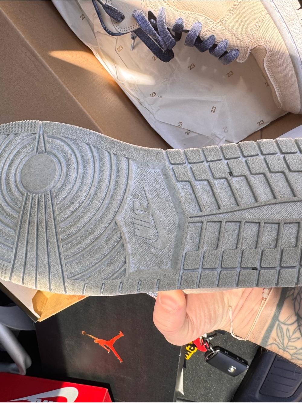 Nike Air Jordan 1 Mid - Picture 4 of 4
